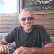 Laureato in Scienze poltiche, indirizzo storico, impartisce lezioni di Storia a Prato